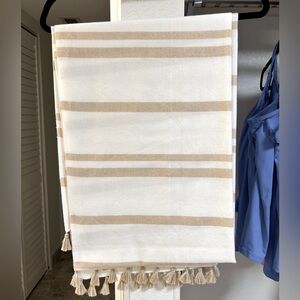 NWOT CHAMPAGNE AND GOLD WRAP